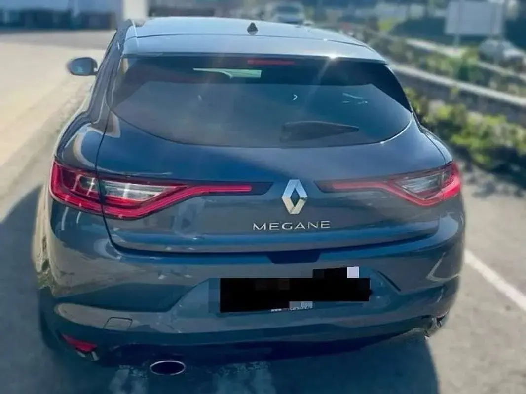 Usado Renault Mégane Life 132 CV (97 kW) 2016 Gris Utilitario