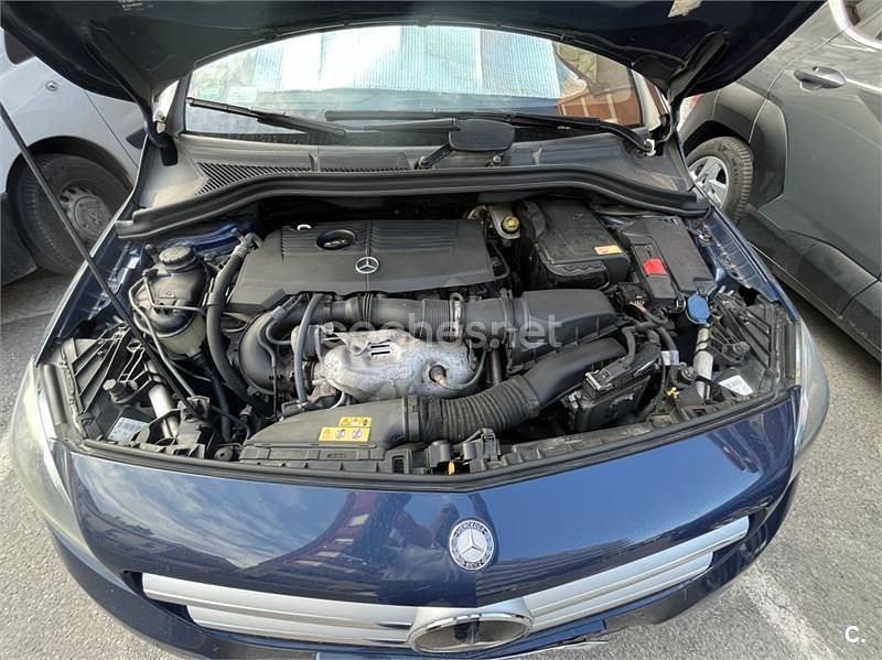 Usado Mercedes B200 156 CV (114 kW) 2012 Azul Monovolumen