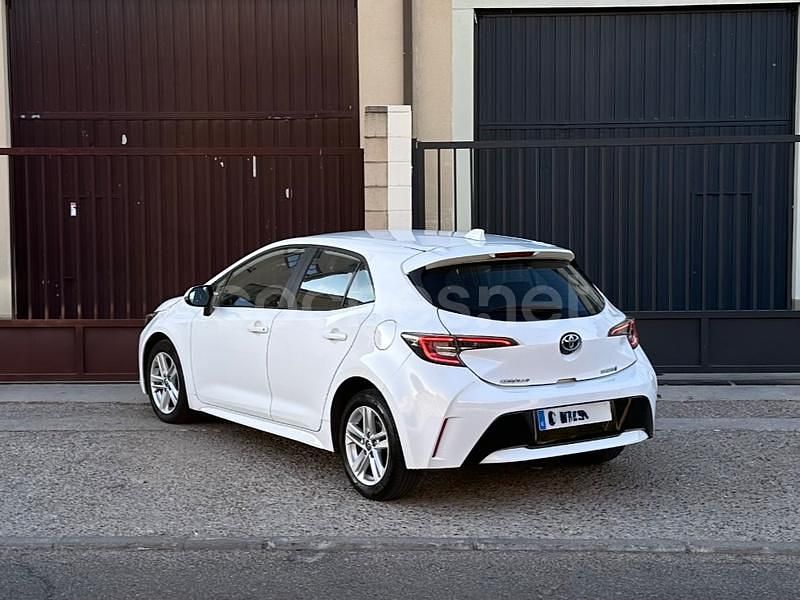 Usado Toyota Corolla Active 122 CV (89 kW) 2021 Blanco Berlina
