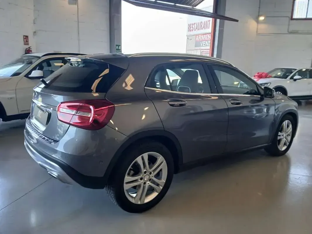 Käytetty Mercedes GLA200 Urban 156 HP (114 kW) 2015 Harmaa Katumaasturi
