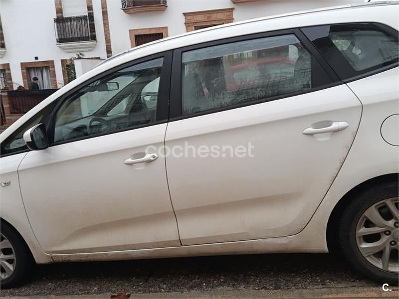 Usado Kia Carens 115 CV (84 kW) 2018 Blanco Monovolumen