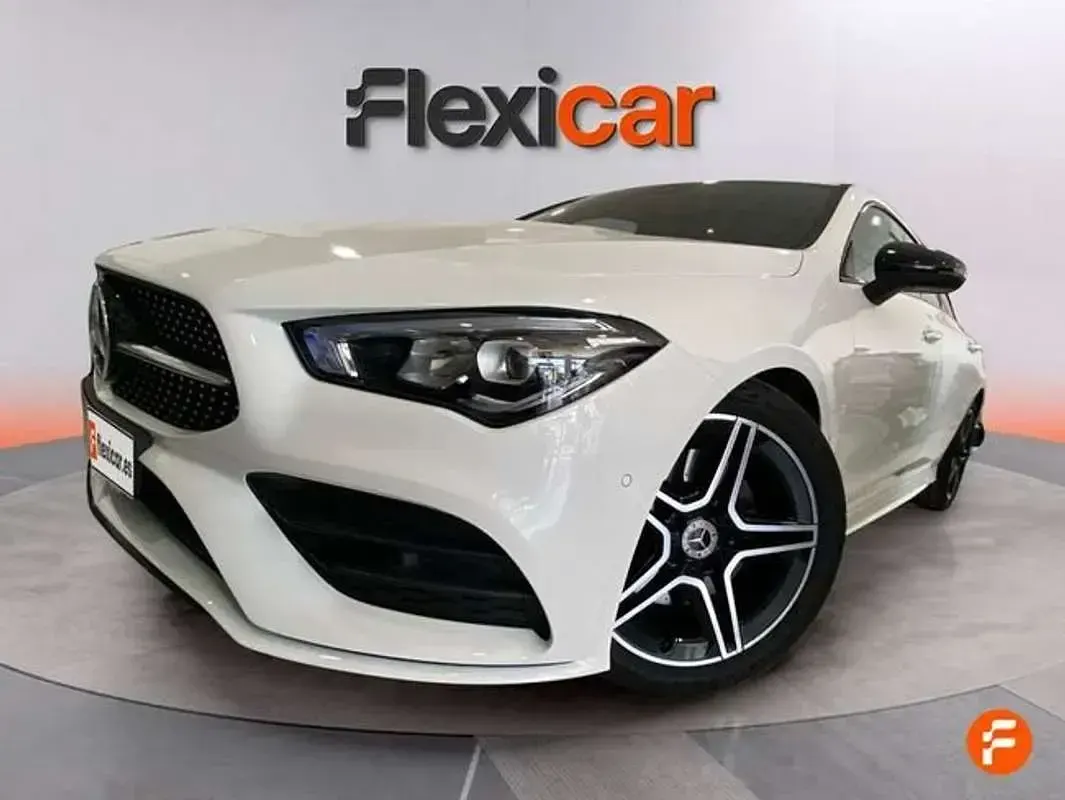 Usado Mercedes CLA200 Shooting Brake 150 CV (110 kW) 2023 Blanco Familiar