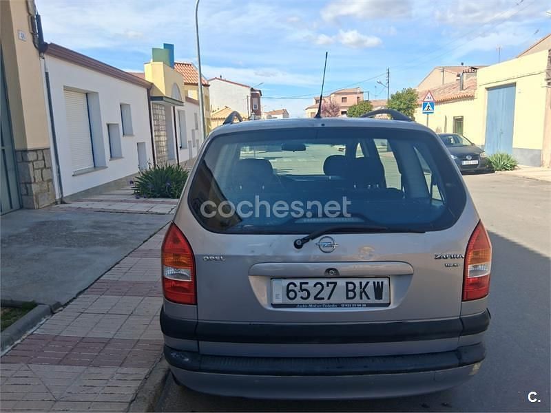 Usado Opel Zafira Comfort 100 CV (73 kW) 2001 Gris / plata Monovolumen