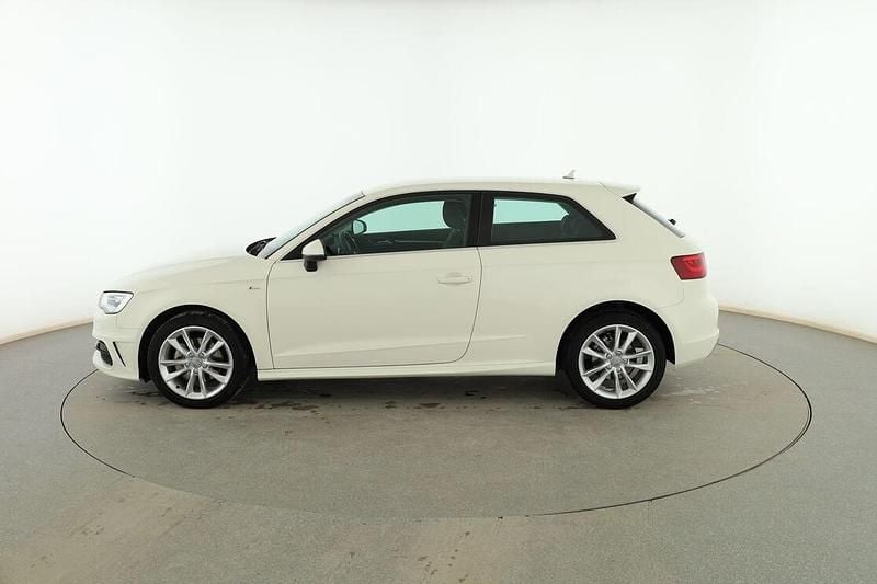 Usado Audi A3 Attraction 110 CV (80 kW) 2015 Blanco Berlina