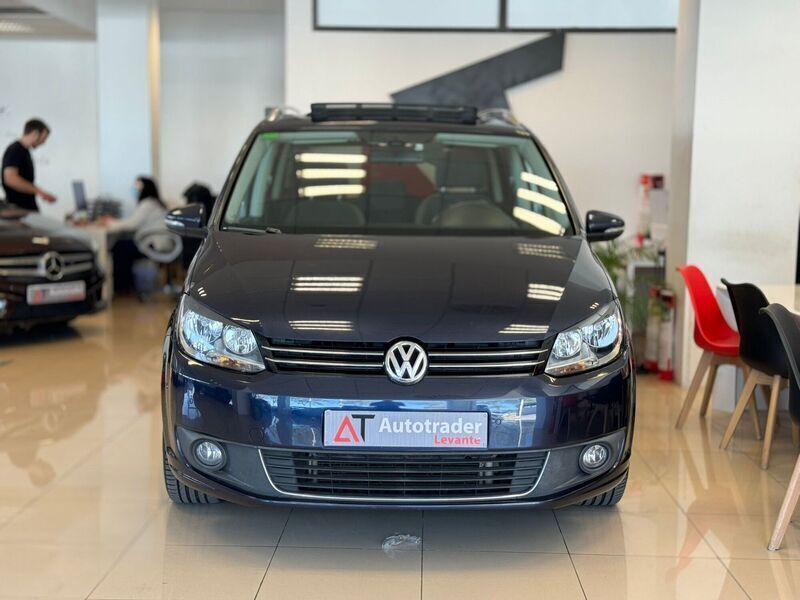 Usado VW Touran Advance 105 CV (77 kW) 2014 Azul Monovolumen