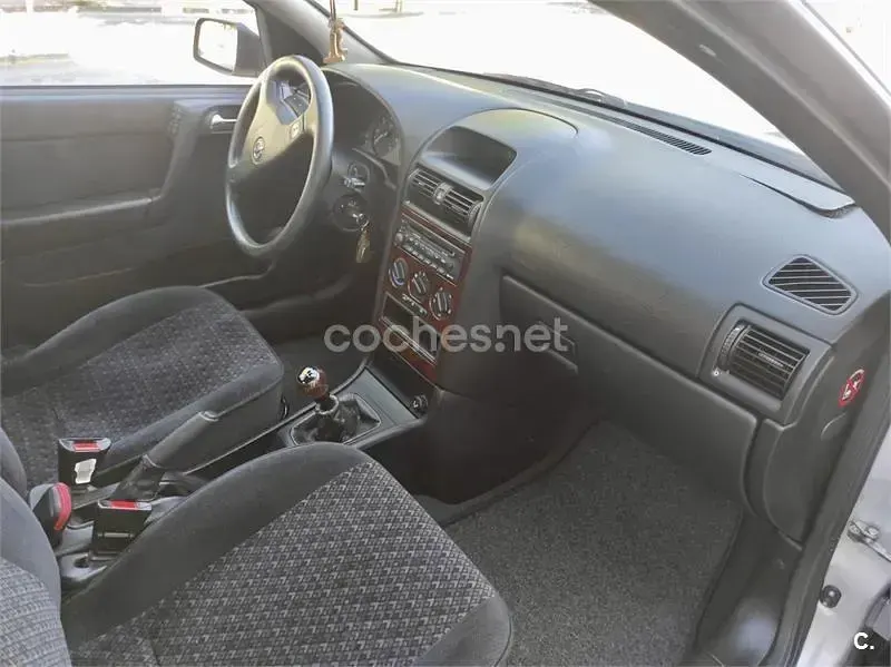 Usado Opel Astra Elegance 115 CV (84 kW) 2001 Gris / plata Berlina