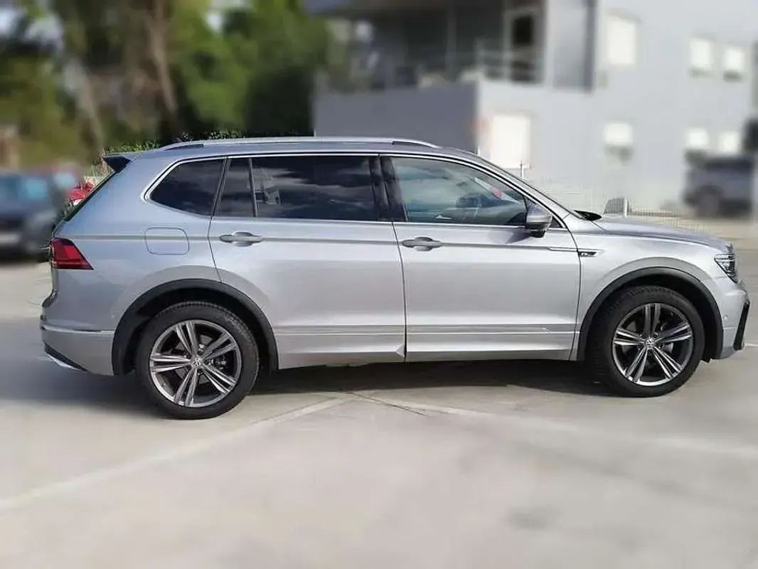 Usado VW Tiguan Allspace Sportline 150 CV (110 kW) 2021 Gris SUV