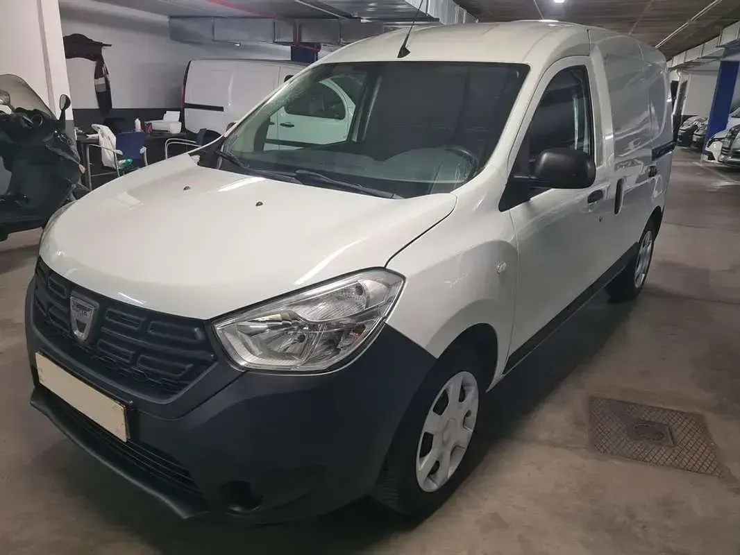 Usado Dacia Dokker Essentiel 109 CV (80 kW) 2021 Blanco Monovolumen