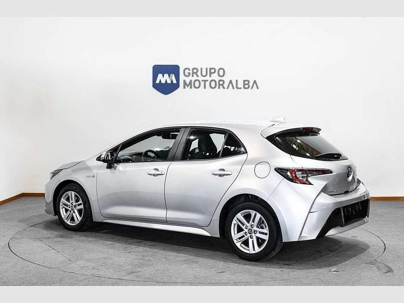 Usado Toyota Corolla Active 122 CV (89 kW) 2021 Plateado Utilitario