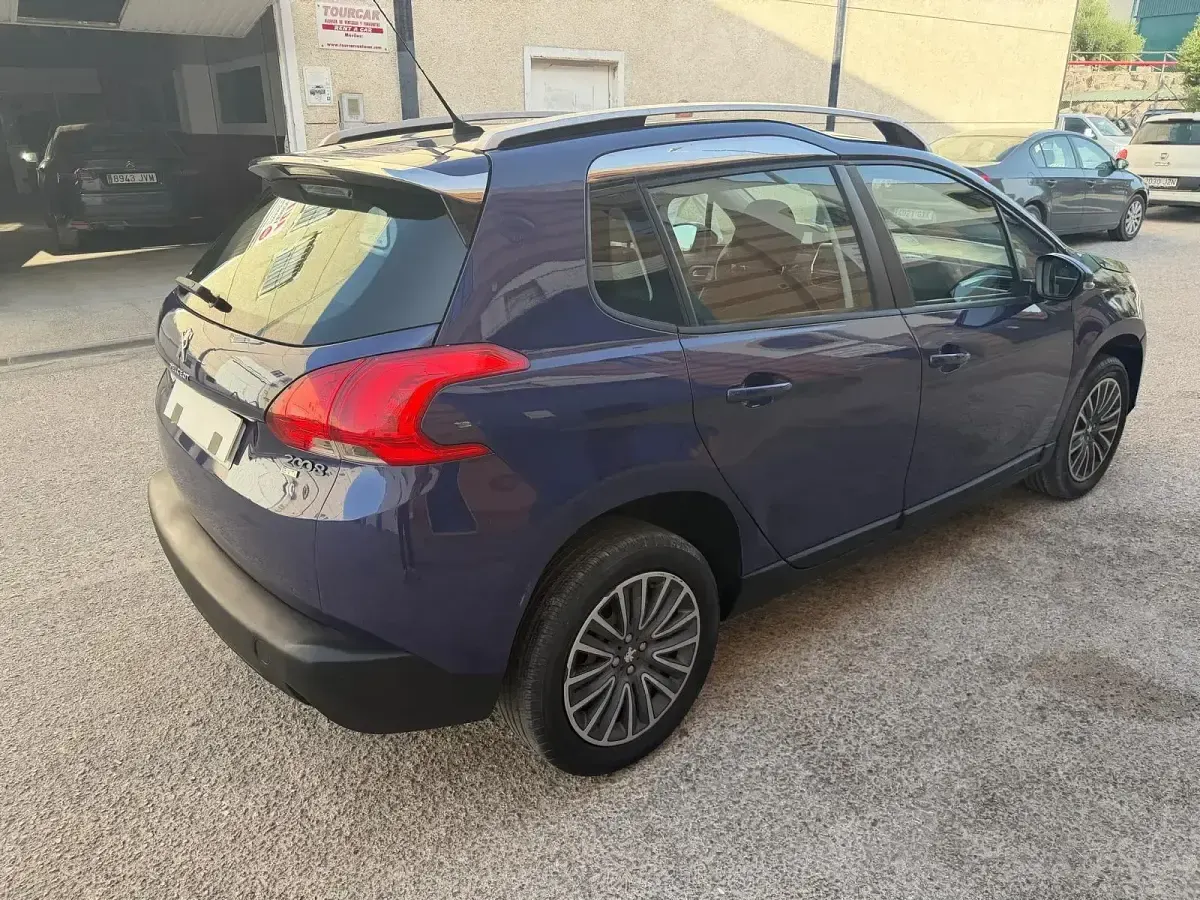 Usado Peugeot 2008 Allure 120 CV (88 kW) 2015 Azul SUV