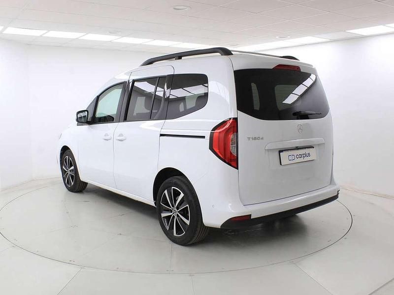 Usado Mercedes T180 Progressive 116 CV (85 kW) 2024 Blanco Monovolumen