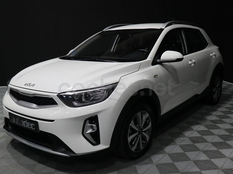 Usado Kia Stonic 100 CV (73 kW) 2023 Blanco SUV