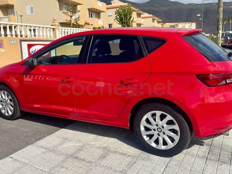 Usado Seat Leon Style 110 CV (80 kW) 2016 Rojo Berlina
