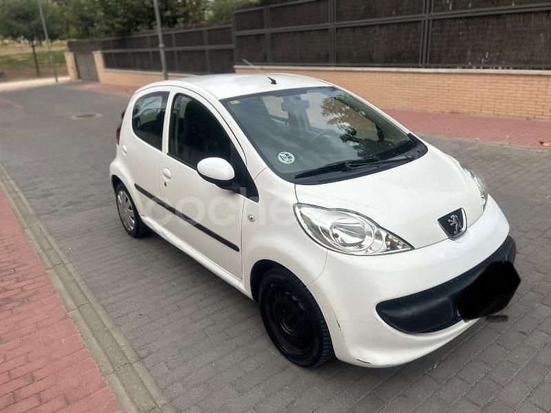 Usado Peugeot 107 54 CV (39 kW) 2007 Blanco Utilitario