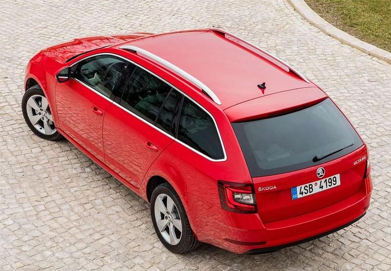 Usado Skoda Octavia Ambition 116 CV (85 kW) 2020 Blanco Familiar