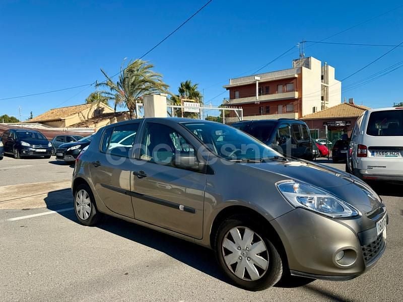 Beige Usado 2011 Renault Clio II Business Berlina | 4950 € (Precio justo) - Imagen 1/4