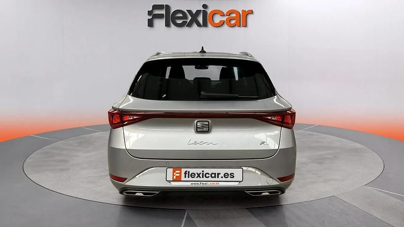 Usado Seat Leon FR 150 CV (110 kW) 2021 Gris Familiar