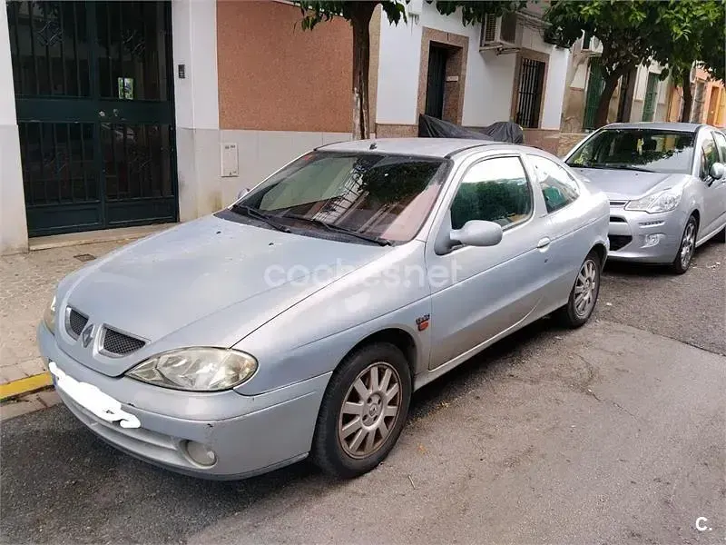 Usado Renault Mégane Coupé Sportway 105 CV (77 kW) 2001 Gris / plata Coupe