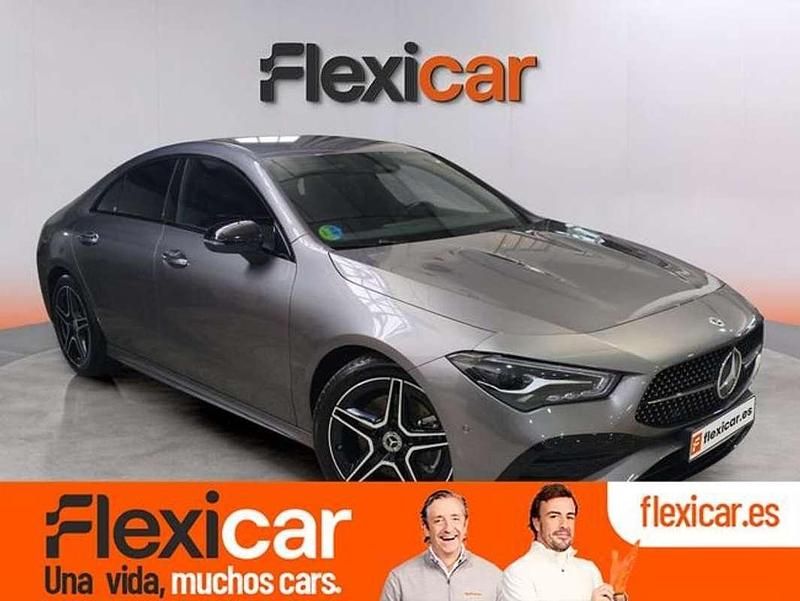 Usado Mercedes CLA200 163 CV (119 kW) 2024 Gris Berlina