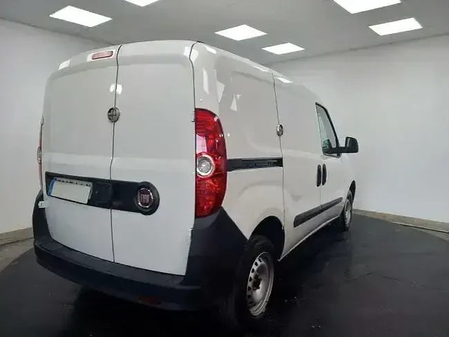 Usado Fiat Doblò 95 CV (69 kW) 2020 Blanco Monovolumen