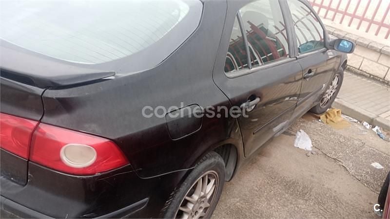 Usado Renault Laguna II Authentique 110 CV (80 kW) 2005 Negro Berlina