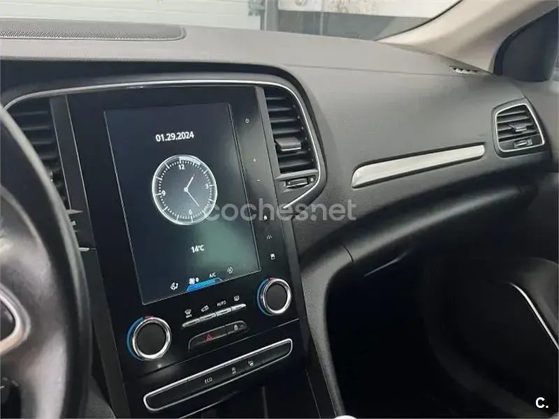 Usado Renault Mégane IV Zen 130 CV (95 kW) 2018 Azul Berlina