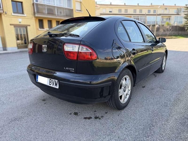 Usado Seat Leon Stella 110 CV (80 kW) 2002 Negro Utilitario