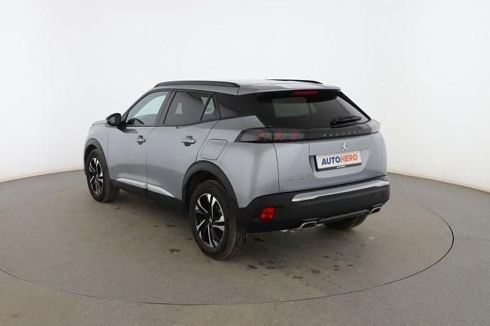 Usado Peugeot 2008 Allure 130 CV (95 kW) 2023 Gris SUV
