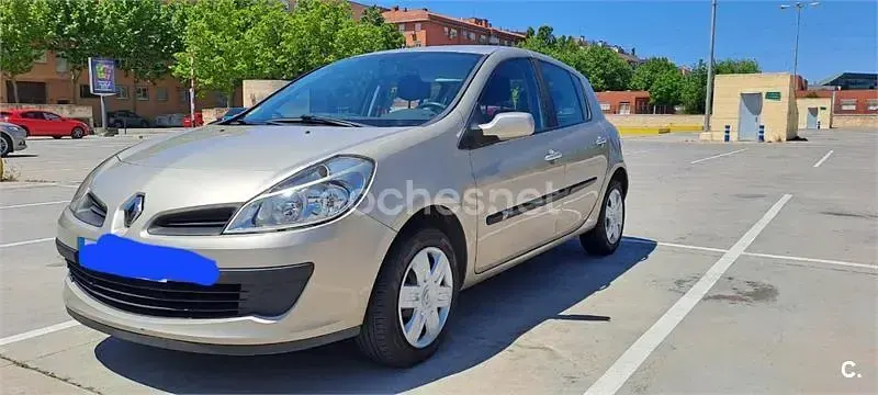 Usado Renault Clio II Privilege 85 CV (62 kW) 2008 Beige Berlina