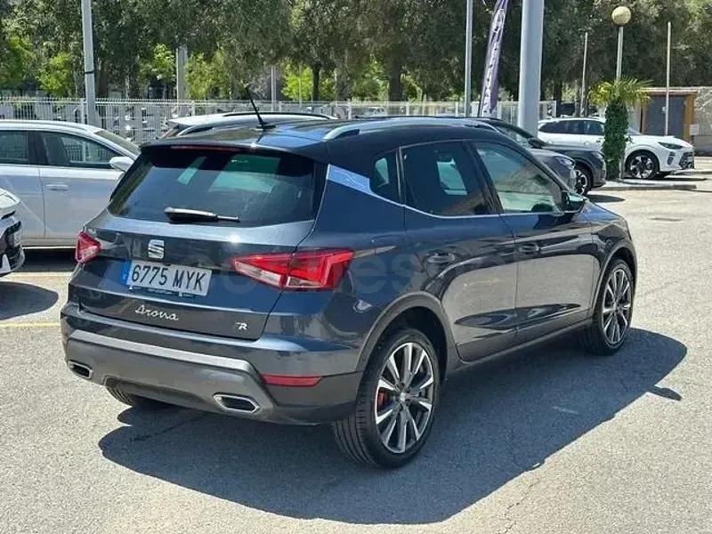 Usado Seat Arona FR 115 CV (84 kW) 2025 Gris / plata SUV