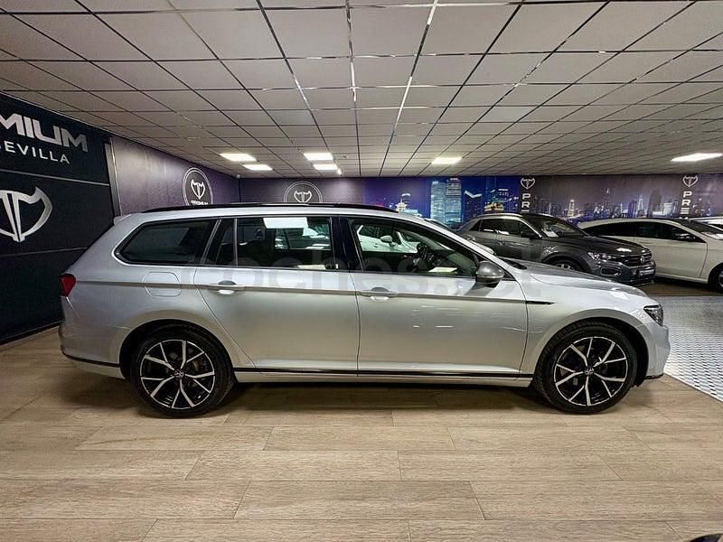 Usado VW Passat R-line 150 CV (110 kW) 2021 Gris / plata Familiar