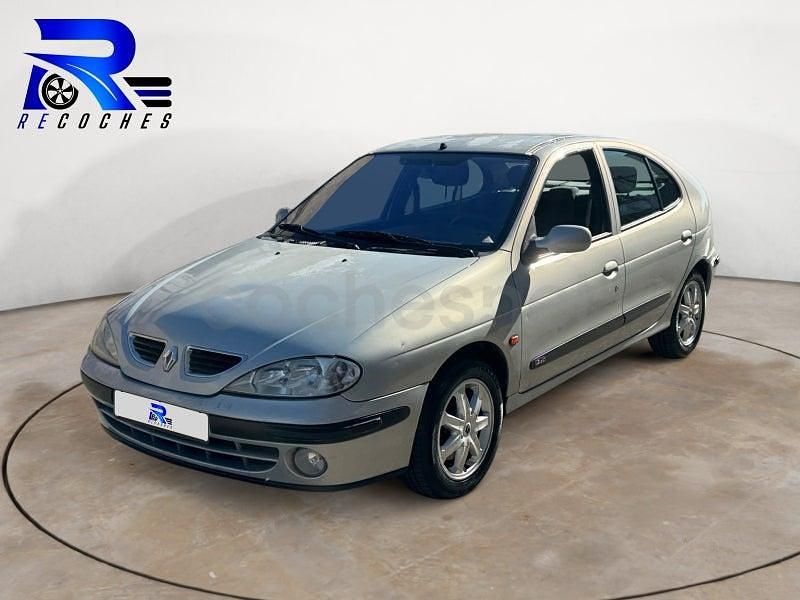 Usado Renault Mégane II Authentique 105 CV (77 kW) 2002 Gris / plata Berlina
