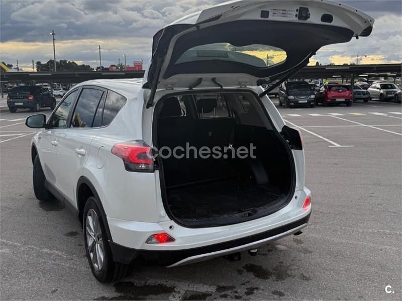 Usado Toyota RAV4 Hybrid Advance 197 CV (144 kW) 2018 Blanco SUV