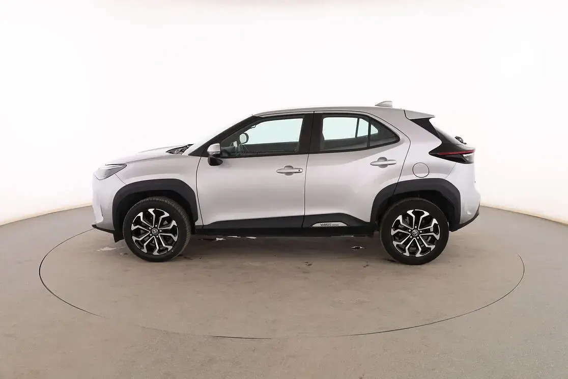 Usado Toyota Yaris Cross Active 116 CV (85 kW) 2022 Gris SUV