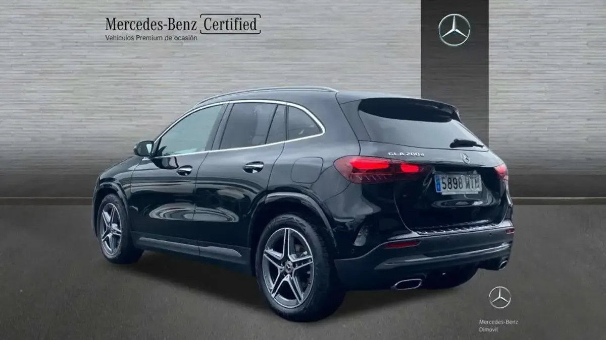 Usado Mercedes GLA200 150 CV (110 kW) 2024 Negro SUV