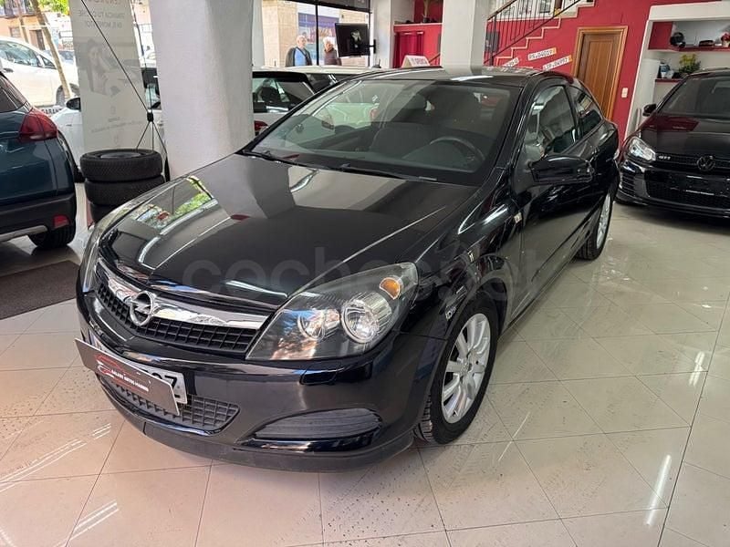 Usado Opel Astra GTC Enjoy 105 CV (77 kW) 2007 Negro Berlina