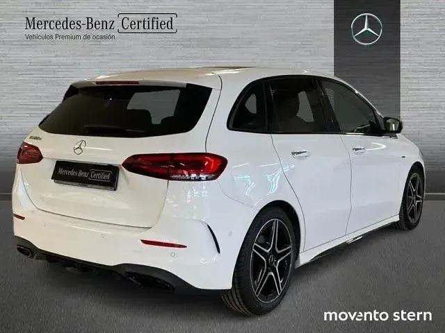 Usado Mercedes B200 AMG line 150 CV (110 kW) 2021 Blanco polar Utilitario