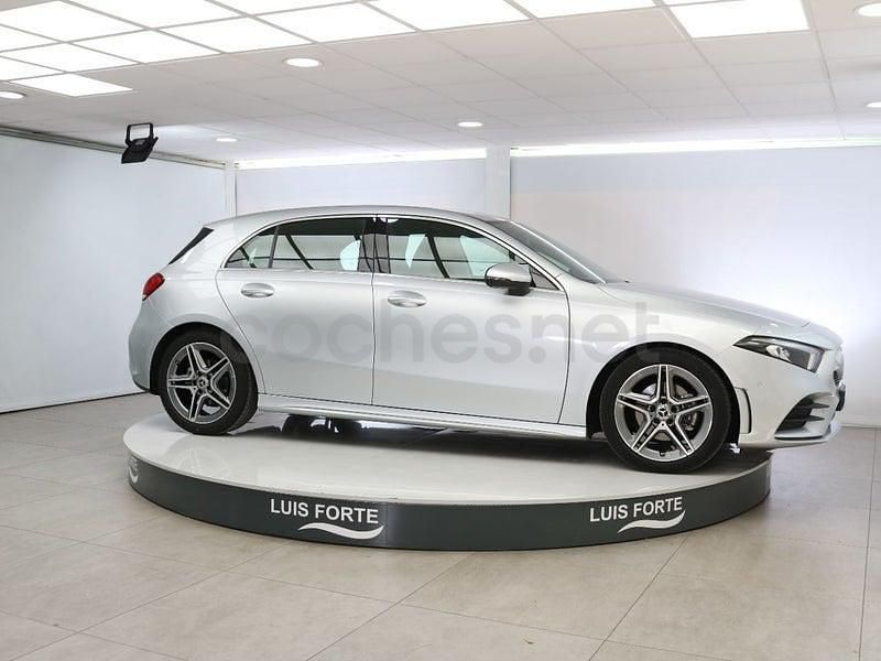 Usado Mercedes A180 116 CV (85 kW) 2023 Gris / plata Berlina