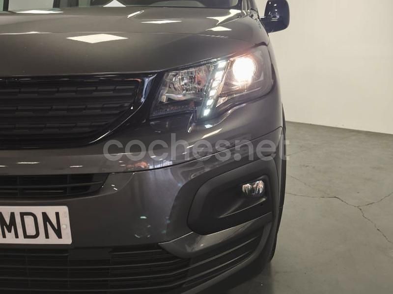 Usado Peugeot Rifter GT 130 CV (95 kW) 2023 Gris / plata Monovolumen