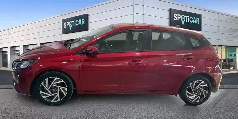 Usado Hyundai i20 101 CV (74 kW) 2024 Rojo Utilitario