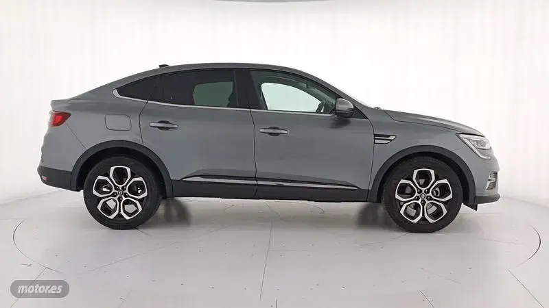 Usado Renault Arkana Techno 145 CV (106 kW) 2023 Gris SUV
