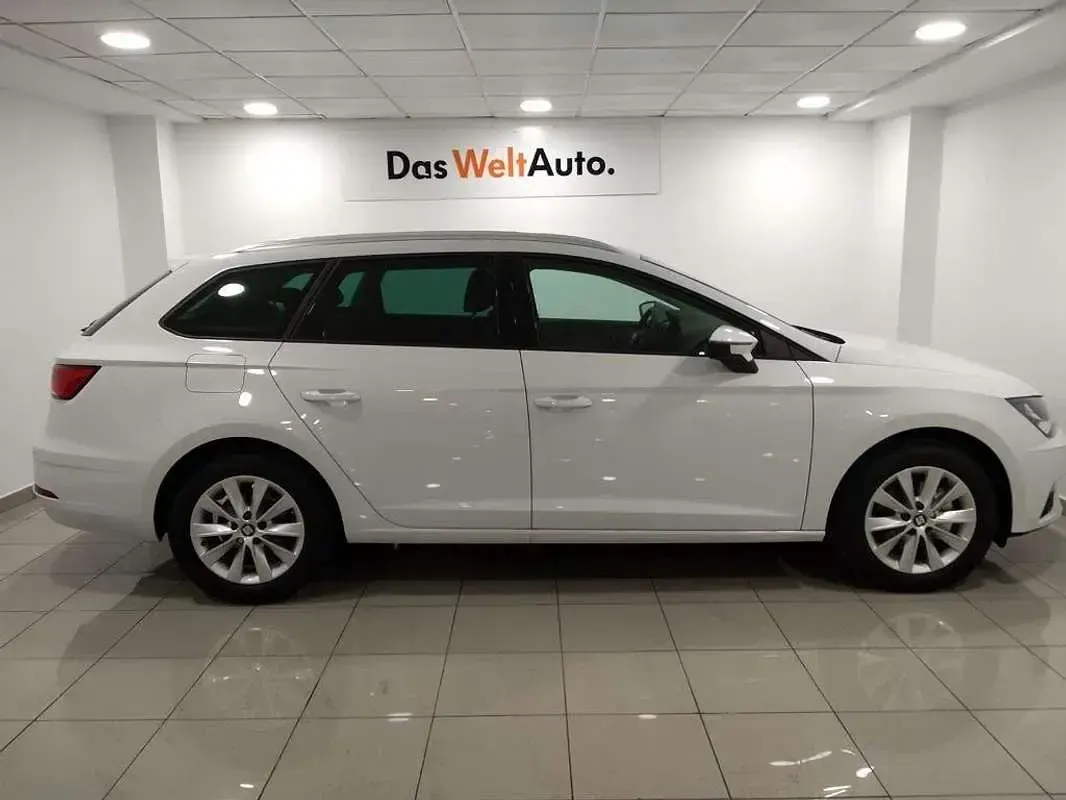 Usado Seat Leon ST Style 110 CV (80 kW) 2017 Blanco Familiar