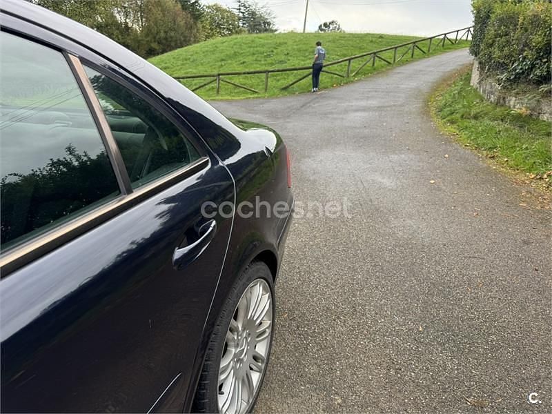Usado Mercedes E220 170 CV (125 kW) 2008 Azul Berlina