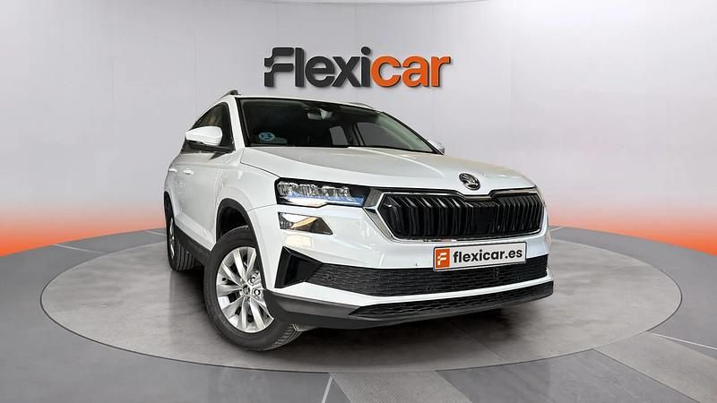 Usado Skoda Karoq Ambition 116 CV (85 kW) 2023 Blanco SUV