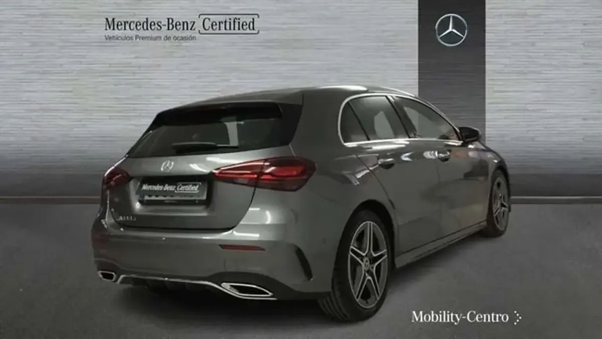 Usado Mercedes A180 109 CV (80 kW) 2024 Gris Utilitario