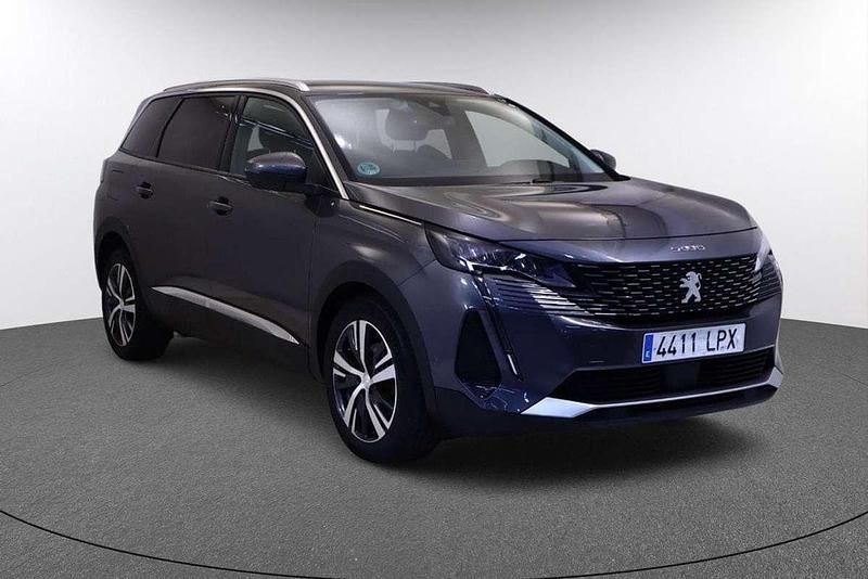 Usado Peugeot 5008 Allure 120 CV (88 kW) 2021 Gris SUV