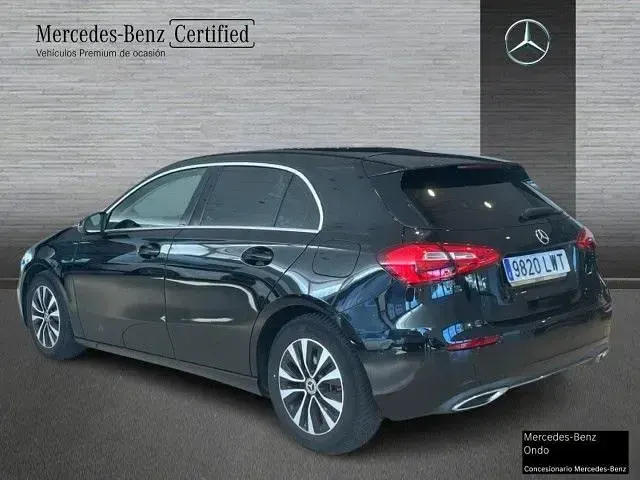 Usado Mercedes A180 136 CV (100 kW) 2021 Negro cosmos