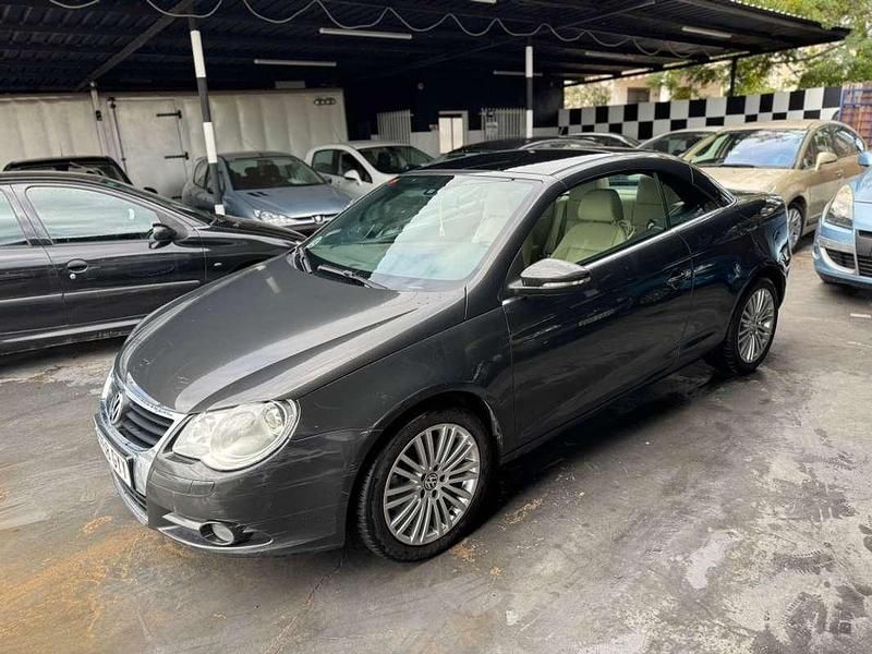 Usado VW Eos 140 CV (102 kW) 2010 Marrón Descapotable