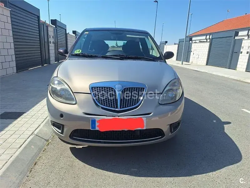 Usado Lancia Ypsilon 90 CV (66 kW) 2008 Beige Utilitario
