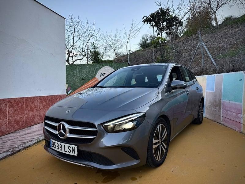 Usado Mercedes B180 116 CV (85 kW) 2022 Gris / plata Monovolumen